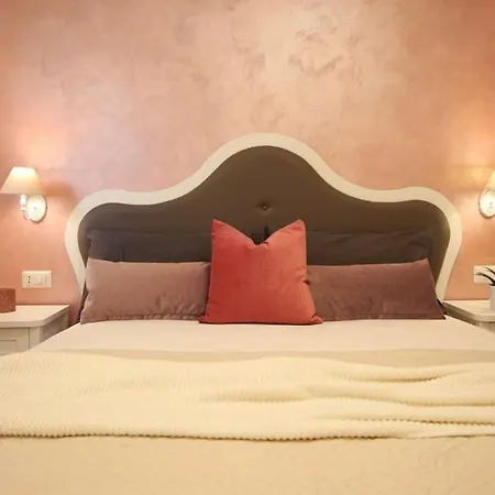 Romantic House With Jacuzzi Apartament