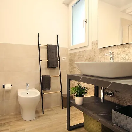Apartament Romantic House With Jacuzzi