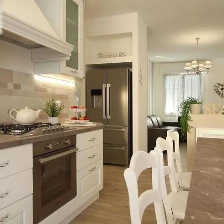 Romantic House With Jacuzzi Apartament *