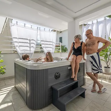 Romantic House With Jacuzzi *