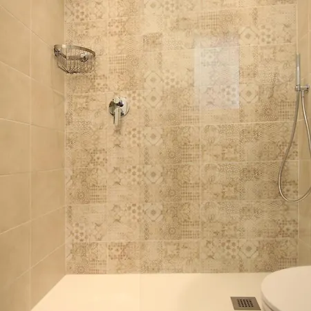 Apartament Romantic House With Jacuzzi